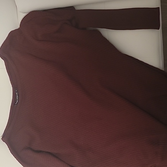 Off the shoulders Sweater - Picture 3 of 3